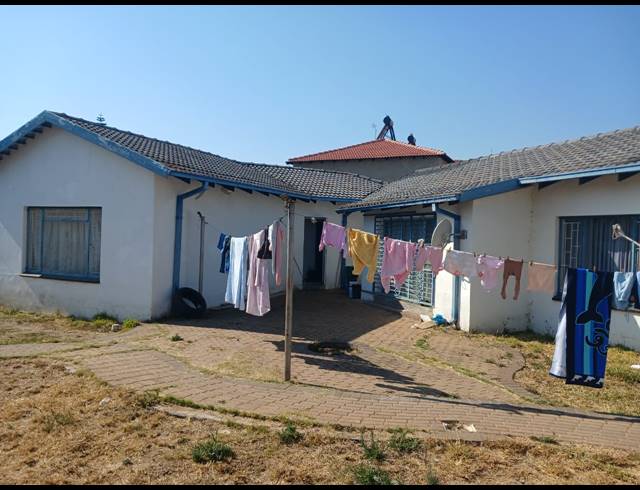 5 BEDROOM HOUSE FOR SALE IN PENINA PARK
